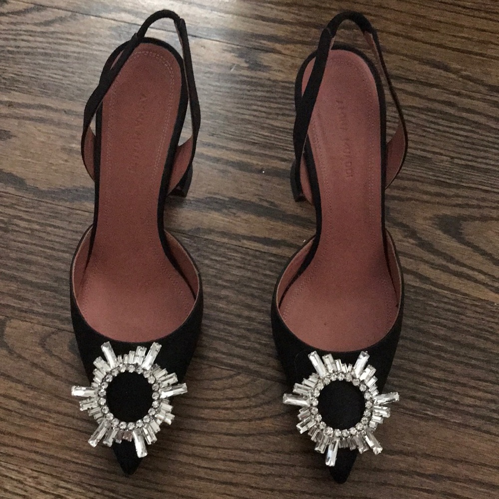 Amina muaddi begum sling